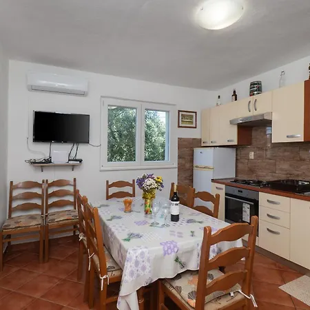 Marin Apartment Primosten